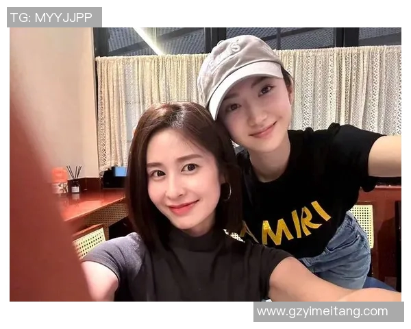 内娱女明星与足球明星的甜蜜互动背后揭示的爱情与事业的双重挑战 内娱女明星与足球明星的甜蜜互动背后揭示的爱情与事业的双重挑战