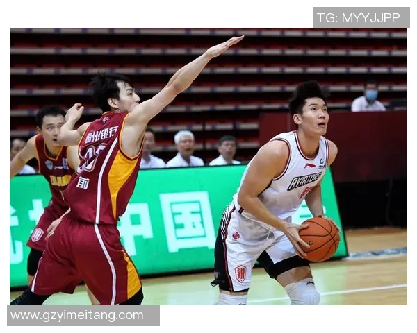 深圳篮球队在篮球团队协作排行榜中荣获第五名展现出色团队精神与实力